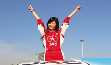 华<em>婷婷</em>,双子座<em>女生</em>,是位特技赛车手