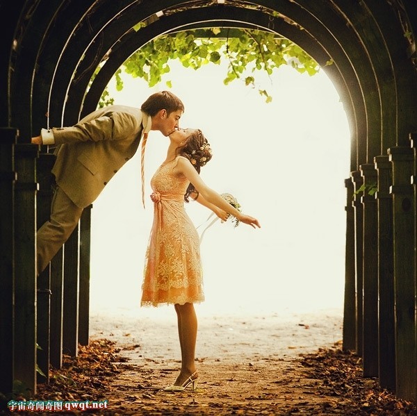 亲吻情人节_360百科