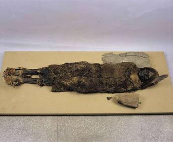 这具<em>女尸</em>出土于<em>楼兰</em>遗址