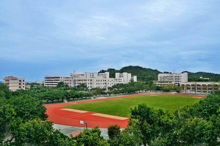 汕头市澄海实验高级中学自2000年8月在原澄海师范挂牌开办以来,办学