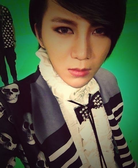 梁君诺前卫打扮亮相十分亮眼