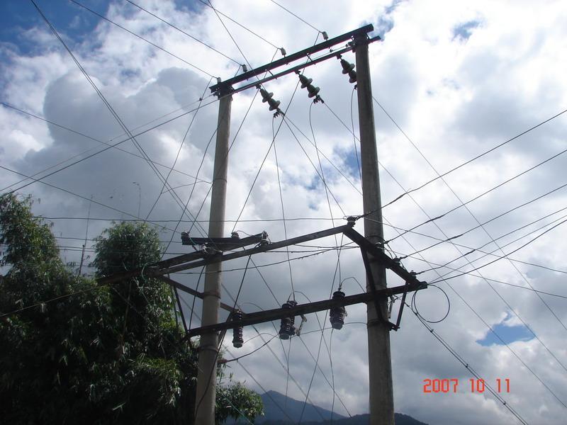 该村到2010年底,已实现通水,通电,通电视,通电话.