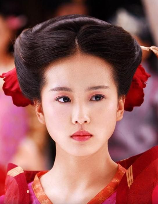 新的片花中,她和若兰的戏,两个女人戏把我给看得泪眼朦胧.