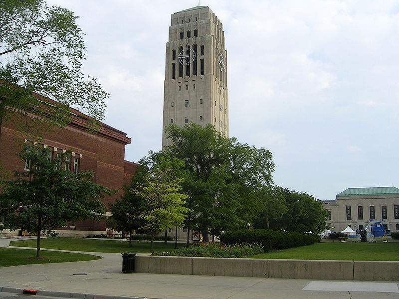 密歇根大学