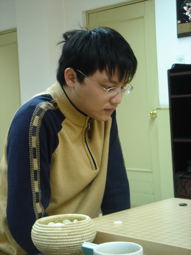 26岁的围棋国手胡耀宇八段与武汉女孩阮琪于2008年1月底在上海领取